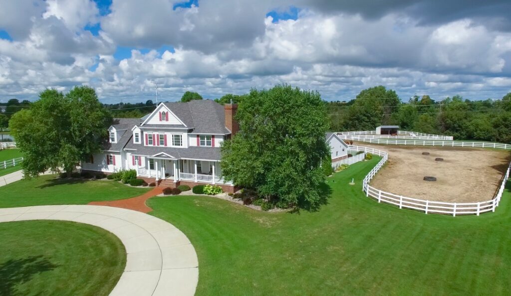 country-ranch-with-horse-pens-circular-driveway